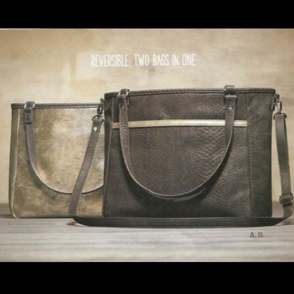 Townsfair Reversible Tote by Thirty One - Picture 1 of 5